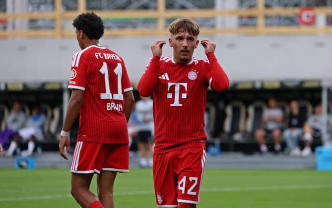September 13, 2026, Soccer, Men s, Bundesliga 1, 2026–2027 Season, SV 07 Elversberg vs. FC Bayern Munich, Lennart Karl of FC Bayern Munich celebrates his goal to make it 0–1 and taunts the SV Elversberg fans at the Ursapharm Arena in Kaiserlinde, Saarland, Germany Copyright: xFabianxKleerx