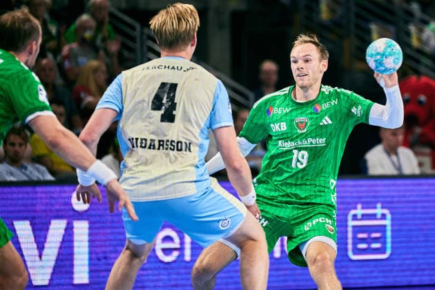 Mathias Gidsel, Fuechse Berlin, 19; Ellidi Vidarsson, VfL Gummersbach, 04; GER; Fuechse Berlin vs. VfL Gummersbach, 1st Bundesliga, Opel HBL, 2026–27 season, Matchday 4, September 13, 2026, GER, Fuechse Berlin vs. VfL Gummersbach, 1st Bundesliga, Opel HBL, 2026–27 season, Matchday 4, September 13, 2026, Berlin Copyright: xClaudiusxRauch,xEibner-Pressefotox xClaudiusxRauchx EP_CRH