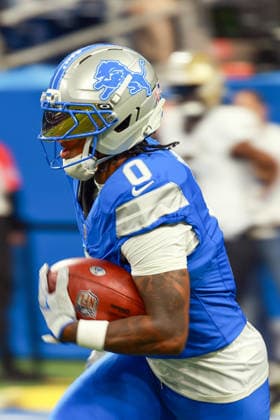 New Orelans vs Detroit Lions DETROIT,MICHIGAN-SEPTEMBER 13: running back Jahmyr Gibbs (0) of the Detroit Lions carries the ball during warmups before an NFL, American Football Herren, USA football game between the New Orleans Saints and the Detroit Lions in Detroit, Michigan USA, on Sunday, September 13, 2026 Detroit Michigan United States  Copyright: xAmyxLemusx originalFilename:lemus-neworela260913_npZf3.jpg