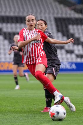 Emma Memminger, SC Freiburg, 32, on the ball, Germany, soccer, Google Pixel Women s Bundesliga, Matchday 4, 2026–2027, SC Freiburg vs. 1. FSV Mainz 05, September 13, 2026, Dreisamstadion, Freiburg, Dreisamstadion, Freiburg, Baden-Württemberg, Germany Copyright: xArnexAmbergx