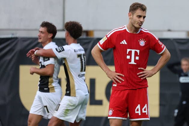 September 13, 2026, xrekx, Soccer, Bundesliga 1, SV Elversberg vs. FC Bayern Munich: Maurice Krattenmacher of SV 07 Elversberg scores the goal, making it 1–1; Josip Stanisic of FC Bayern Munich looks disappointed, looks disappointed, dejected, disappointed DFL DFB REGULATIONS PROHIBIT ANY USE OF PHOTOGRAPHS as IMAGE SEQUENCES and or QUASI-VIDEO Elversberg