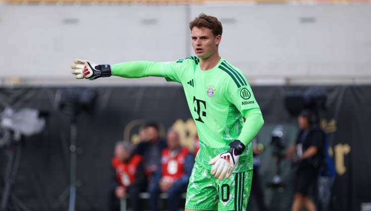 September 13, 2026, Soccer, Men s, Bundesliga 1, 2026–2027 Season, SV 07 Elversberg vs. FC Bayern Munich, Jonas Urbig of FC Bayern Munich gesturing and giving instructions at the Ursapharm Arena in Kaiserlinde, Saarland, Germany Copyright: xFabianxKleerx