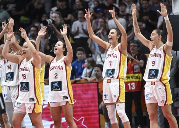Spain players celebrate bronze medal after defeating hosts Germany in FIBA Women s World Cup BERLIN, GERMANY - SEPTEMBER 13: Players of Spain celebrate following the FIBA Women s Basketball World Cup 2026 third-place game between Germany and Spain at Uber Arena in Berlin, Germany, on September 13, 2026. Spain defeated host nation Germany 81-58 to finish third in the tournament. Halil Sagirkaya Anadolu Berlin Germany. Editorial use only. Please get in touch for any other usage.  Copyright: x2026xAnadoluxHalilxSagirkayax