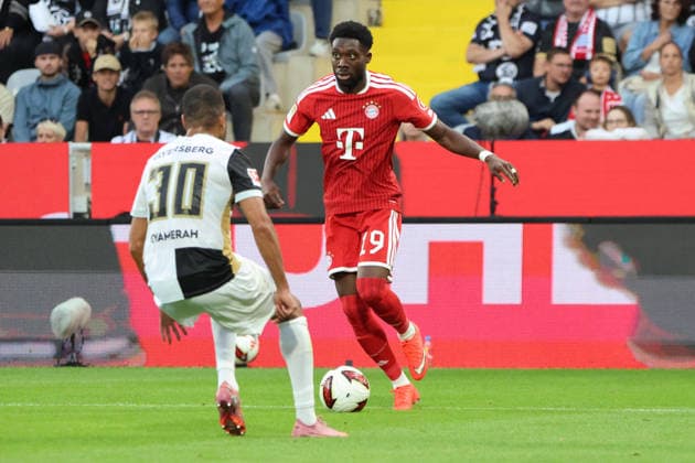 September 13, 2026, Soccer, Men s, Bundesliga 1, 2026–2027 Season, SV 07 Elversberg vs. FC Bayern Munich, Jan Gyamerah (SV 07 Elversberg) and Alphonso Davies (FC Bayern Munich), Ursapharm Arena an der Kaiserlinde, Elversberg, Saarland, Germany (DEU) Copyright: xFabianxKleerx