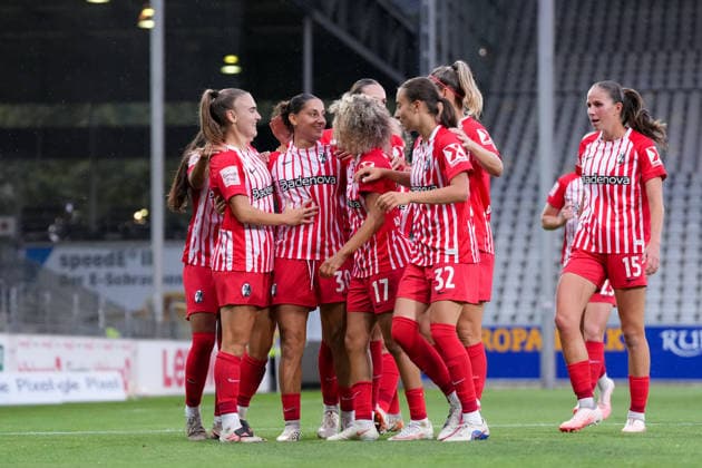 Alena Bienz, SC Freiburg, 08, Ilayda Acikgöz, SC Freiburg, 30, Amira Arfaoui, SC Freiburg, 17, Alina Axtmann, SC Freiburg, 03 Goal celebration, Emotions, Cheering, Goal scored, Shot on goal, Goal, Germany, Soccer, Google Pixel Women s Bundesliga, Matchday 4, 2026–2027, SC Freiburg vs. 1. FSV Mainz 05, September 13, 2026, Dreisamstadion, Freiburg, Dreisamstadion, Freiburg, Baden-Württemberg, Germany Copyright: xArnexAmbergx