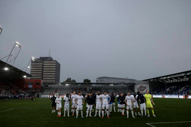 September 13, 2026, xhettx, Soccer 3rd Division, SV Wehen Wiesbaden vs. SV Waldhof Mannheim v l The team celebrates with the fans who traveled with them