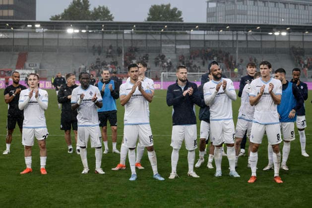 September 13, 2026, xhettx, Soccer 3rd Division, SV Wehen Wiesbaden vs. SV Waldhof Mannheim v l The team celebrates with the fans who traveled with them