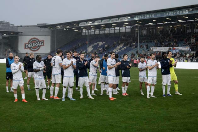September 13, 2026, xhettx, Soccer 3rd Division, SV Wehen Wiesbaden vs. SV Waldhof Mannheim v l The team celebrates with the fans who traveled with them