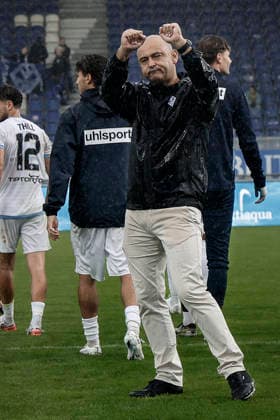 September 13, 2026, xhettx, Soccer 3rd Division, SV Wehen Wiesbaden vs. SV Waldhof Mannheim; from left: Rui Mota, SV Waldhof Mannheim; Coach thanks the fans