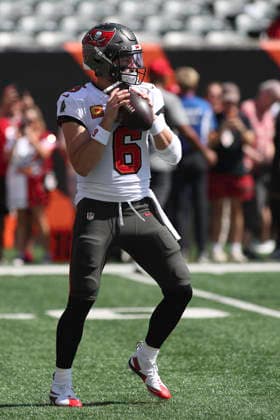 Sep 13, 2026; Cincinnati, OH, USA; Tampa Bay Buccaneers QB Baker Mayfield warms up during WEEK 1 of the NFL, American Football Herren, USA regular season between the Cincinnati Bengals and the Tampa Bay Buccaneers at Paycor Stadium. Mandatory Credit: -Cal Media NFL 2026: Buccaneers Vs Bengals SEP 13  - ZUMAc04_ 20260913_zma_c04_034 Copyright: xKevinxSchultzx