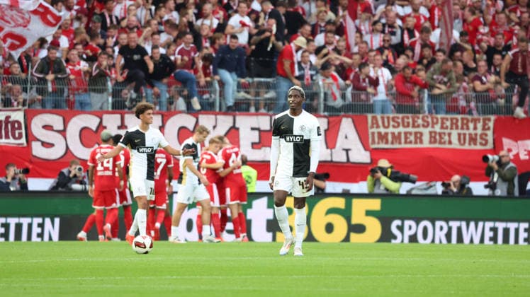 September 13, 2026, xrekx, Soccer, Bundesliga 1, SV Elversberg vs. FC Bayern Munich – David Mokwa, SV 07 Elversberg, disappointed, looks disappointed, dejected, disappointed Goal celebration after the goal by Harry Kane, 1–2, FC Bayern Munich DFL DFB REGULATIONS PROHIBIT ANY USE OF PHOTOGRAPHS AS IMAGE SEQUENCES AND OR QUASI-VIDEO Elversberg