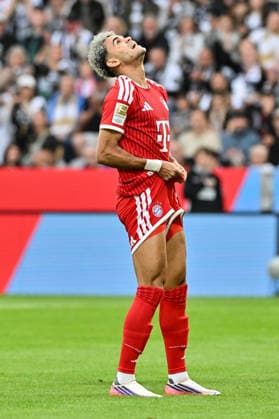 1 German Bundesliga: SV Elversberg vs. FC Bayern Munich, September 13, 2026, ELVERSBERG, GERMANY, September 13: Pictured is Luis DIAZ of FC Bayern Munich, number 14, frustrated over a missed opportunity. Single photo, cropped, taken during the Bundesliga match between SV Elversberg and FC Bayern Munich on Matchday 3 at the Ursapharm Arena at the Kaiserlinde. DFL REGULREGULATIONS PROHIBIT ANY USE OF PHOTOGRAPHS AS IMAGE SEQUENCES AND OR QUASI-VIDEO Copyright: xBEAUTIFULxSPORTS Goldbergx