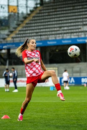 FREIBURG IM BREISGAU, GERMANY - SEPTEMBER 13: Borbala Vincze (29) of SC Freiburg during warm up, before the Google Pixel Women s Bundesliga match between SC Freiburg and FSV Mainz 05 starts at Dreisam-Stadium on September 13, 2026 in Freiburg im Breisgau, Baden-Wuerttemberg, Germany Copyright: xFrankxSchererx xSPPx Sportspressphoto_SPR229974