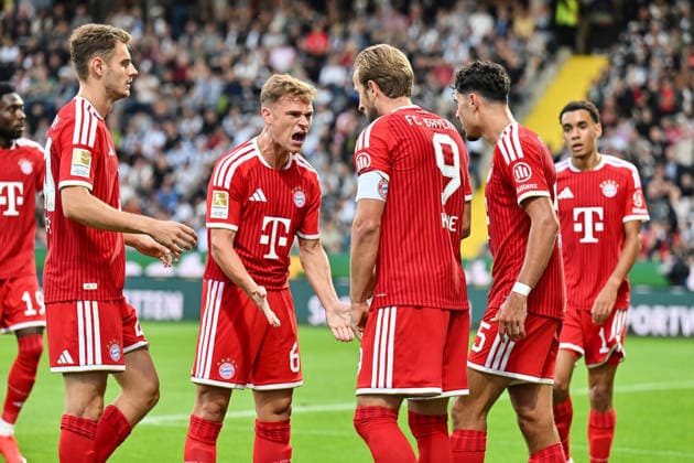 1 Soccer Bundesliga SV Elversberg vs. FC Bayern Munich, September 13, 2026 ELVERSBERG, GERMANY September 13 Bayern players celebrate after Harry Kane scores the 1-2 goal. FC Bayern Munich 9 Goal Scorers Joy Happy during the Bundesliga match between SV Elversberg and FC Bayern Munich on Matchday 3 at the Ursapharm Arena an der Kaiserlinde. DFL REGULATIONS PROHIBIT ANY USE OF PHOTOGRAPHS AS IMAGE SEQUENCES AND OR QUASI-VIDEO Copyright: xBEAUTIFULxSPORTS Goldbergx