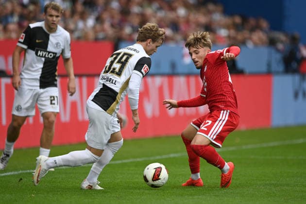 Cole CAMPBELL (Elversberg) vs. Lennart KARL (M) Action, Tackle, Soccer, 1. Bundesliga, Matchday 3, matchday3, Spieltag3, SV 07 Elversberg vs. FC Bayern Munich on September 13, 2026, at the Ursapharm Arena an der Kaiserlinde, Waldstadion in Elversberg, Germany. DFL regulations prohibit any use of photographs as image sequences and or quasi-video.