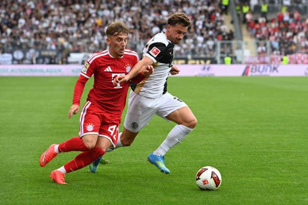 Lennart KARL M vs. Lukas PETKOV Elversberg Action, Tackle, Soccer 1. Bundesliga, Matchday 3, matchday3, Matchday 3, SV 07 Elversberg vs. FC Bayern Munich on September 13, 2026, at the Ursapharm Arena an der Kaiserlinde, Waldstadion in Elversberg, Germany. DFL regulations prohibit any use of photographs as image sequences and or quasi-video.
