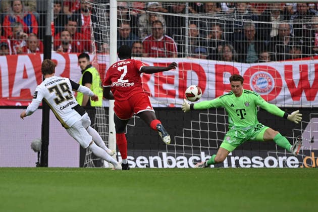 Cole CAMPBELL of Elversberg scores a goal against goalkeeper Jonas URBIG M, which is disallowed for offside, Soccer 1 Bundesliga, Matchday 3, matchday3, Spieltag3, SV 07 Elversberg vs. FC Bayern Munich on September 13, 2026, at the Ursapharm Arena an der Kaiserlinde, Waldstadion in Elversberg, Germany. DFL regulations prohibit any use of photographs as image sequences and or quasi-video.