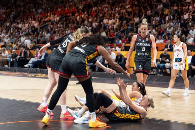 Emma Eichmeyer (Germany), No. 9 on the floor; Luisa Geiselsoder (Germany), No. 15; and Nyara Sabally (Germany), No. 8, help her up; GER, Spain vs. Germany, Basketball, 2026 FIBA Women’s World Cup, 3rd-Place Game, September 13, 2026, GER, Spain vs. Germany, Basketball, 2026 FIBA Women’s World Cup, 3rd-Place Game, September 13, 2026, Berlin Copyright: xEibner-Pressefoto MaxxVincenx EP_MVN