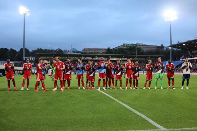 September 13, 2026, Soccer, Men s, Bundesliga 1, 2026–2027 Season, SV 07 Elversberg vs. FC Bayern Munich, The FC Bayern Munich team celebrates its victory at the Elversberg Ursapharm Arena on Kaiserlinde Street, Saarland, Germany (DEU) Copyright: xFabianxKleerx