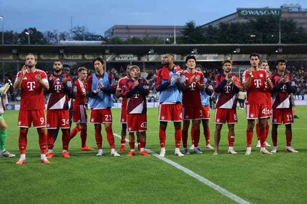 September 13, 2026, Soccer, Men s, Bundesliga 1, 2026–2027 Season, SV 07 Elversberg vs. FC Bayern Munich, The FC Bayern Munich team celebrates its victory at the Elversberg Ursapharm Arena on Kaiserlinde Street, Saarland, Germany (DEU) Copyright: xFabianxKleerx