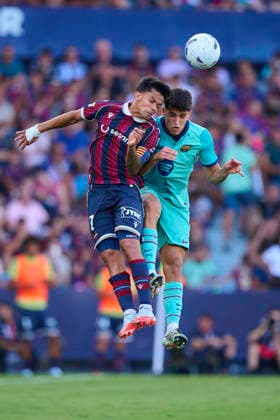 Levante UD v FC Barcelona, Barca - LaLiga EA Sports 2026 27 VALENCIA, SPAIN - SEPTEMBER 13: Roger Brugue of Levante UD competes for the ball with Pau Cubarsi of FC Barcelona during the LaLiga EA Sports 2026 27 match between Levante UD and FC Barcelona at Estadi Ciutat de Valencia on September 13, 2026, in Valencia, Spain. (Photo by Francisco Macia Photo Players Images Magara Press) Valencia Estadi Ciutat de Valencia Spain Copyright: xFranciscoxMaciax