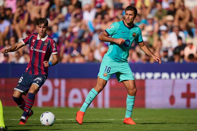 Levante UD v FC Barcelona, Barca - LaLiga EA Sports 2026 27 VALENCIA, SPAIN - SEPTEMBER 13: Rodri of FC Barcelona passes the ball during the LaLiga EA Sports 2026 27 match between Levante UD and FC Barcelona at Estadi Ciutat de Valencia on September 13, 2026, in Valencia, Spain. (Photo by Francisco Macia Photo Players Images Magara Press) Valencia Estadi Ciutat de Valencia Spain Copyright: xFranciscoxMaciax