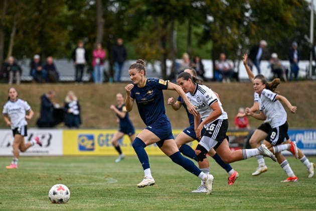 September 13, 2026, Soccer, Women s Bundesliga 2, 2026–2027, Matchday 6, SG 99 Andernach vs. Eintracht Frankfurt U20, Carolin Schraa 7 (Andernach) beats Sophie Rapf 16 (Frankfurt U20)