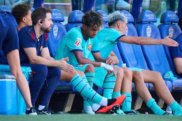 Levante UD v FC Barcelona, Barca - LaLiga EA Sports 2026 27 VALENCIA, SPAIN - SEPTEMBER 13: Lamine Yamal of FC Barcelona is substituted during the LaLiga EA Sports 2026 27 match between Levante UD and FC Barcelona at Estadi Ciutat de Valencia on September 13, 2026, in Valencia, Spain. (Photo by Francisco Macia Photo Players Images Magara Press) Valencia Estadi Ciutat de Valencia Spain Copyright: xFranciscoxMaciax