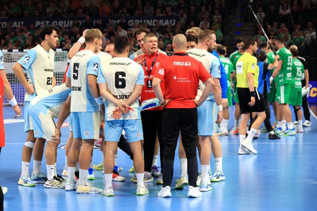 September 13, 2026, GER Germany, Handball, 1st Bundesliga, August 27, 2026, 2026–2027 season, Berlin, Fuechse Berlin vs. Gummersbach; Coach Gudjon Valur Sigurdsson, VfL Gummersbach; Gummersbach players; nordphoto GmbH; Engler Berlin; Max Schmeling Hall, Berlin, Germany Copyright: xNordphotox xEnglerx