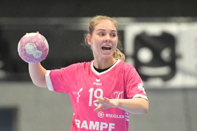 Johanna Farkas of TusSies Metzingen gives instructions GER, BSV Sachsen Zwickau vs. TusSies Metzingen, Handball, Bundesliga, Women, Alsco HBF, Matchday 3, 2026–2027 Season, September 13, 2026 GER, BSV Sachsen Zwickau vs. TusSies Metzingen, Handball, Bundesliga, Women, Alsco HBF, Matchday 3, 2026–2027 season, September 13, 2026 Zwickau Copyright: xEibner-Pressefotox EP_BHR