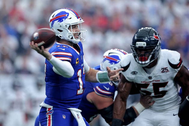 September 13, 2026, Houston, Texas, U.S: Buffalo Bills quarterback Josh Allen (17) throws a pass to the near sideline during the first quarter of the NFL, American Football Herren, USA regular season game between the Houston Texans and the Buffalo Bills at Reliant Stadium in Houston, TX on September 13, 2026. Houston U.S - ZUMAw137 20260913_aap_w137_020 Copyright: xErikxWilliamsx