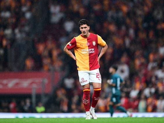 Galatasaray v Kocaelispor - Turkish Super Lig ISTANBUL, TURKIYE - SEPTEMBER 13: Deniz Gul (21) of Galatasaray in action during the Turkish Super Lig week 5 match between Galatasaray and Kocaelispor at RAMS Park in Istanbul, Turkiye, on September 13, 2026. Abdülhamid Hosbas Anadolu Istanbul Turkey. Editorial use only. Please get in touch for any other usage.  Copyright: x2026xAnadoluxAbdülhamidxHoÅübaÅüx