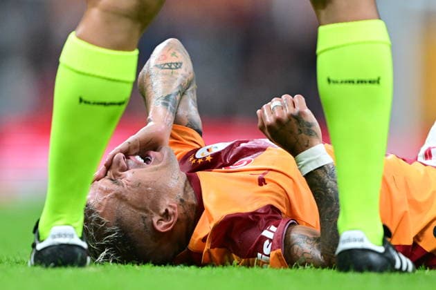 Galatasaray v Kocaelispor - Turkish Super Lig ISTANBUL, TURKIYE - SEPTEMBER 13: Galatasaray midfielder Lucas Torreira lies on the pitch after suffering a brief injury during the Turkish Super Lig week 5 match between Galatasaray and Kocaelispor at RAMS Park in Istanbul, Turkiye, on September 13, 2026. Abdülhamid Hosbas Anadolu Istanbul Turkey. Editorial use only. Please get in touch for any other usage.  Copyright: x2026xAnadoluxAbdülhamidxHoÅübaÅüx