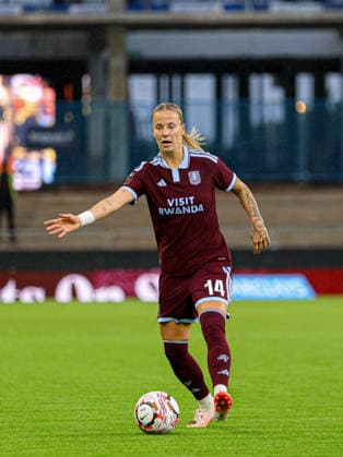 BIRMINGHAM, ENGLAND - September 13: Lynn Wilms of Aston Villa on the ball during the Barclays Womens Super League game between Aston Villa and Manchester City at Villa Park on September 13, 2026 in Birmingham, England. (Photo by Natalie Mincher Sports Press Photo SPP) Copyright: xNataliexMincher SPPx Sportspressphoto_SPR230063