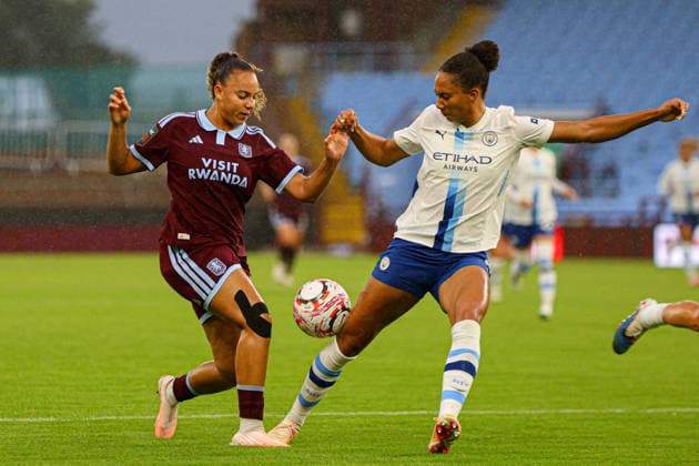 BIRMINGHAM, ENGLAND - September 13: Chasity Grant of Aston Villa and Jade Rose of Manchester City battle for the ball during the Barclays Womens Super League game between Aston Villa and Manchester City at Villa Park on September 13, 2026 in Birmingham, England. (Photo by Natalie Mincher Sports Press Photo SPP) Copyright: xNataliexMincher SPPx Sportspressphoto_SPR230066