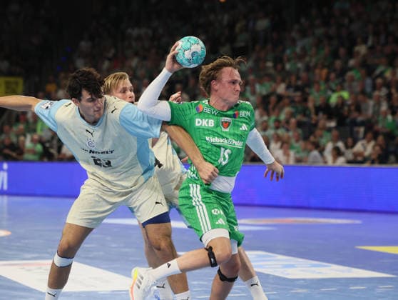GER HBL 2026–2027 Season: Füchse Berlin vs. VfL Gummersbach, September 13, 2026, MAX SCHMELING HALLE, Berlin; NIKOLA ROGANOVIC (Füchse Berlin, 23) can’t stop Tobias SCHJOELBERG GRÖNDAHL (Füchse Berlin, 15)