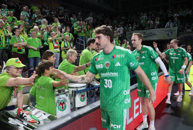 GER HBL 2026–2027 Season: FÜCHSE Berlin vs. VfL Gummersbach, September 13, 2026, MAX SCHMELING HALLE, Berlin, High-fives with the FÜCHSE POWER fan club, New signing Aymeric ZAEPFEL (Füchse Berlin 30), Mathias GIDSEL (Füchse Berlin 19), Max DARJ (Füchse Berlin 5)