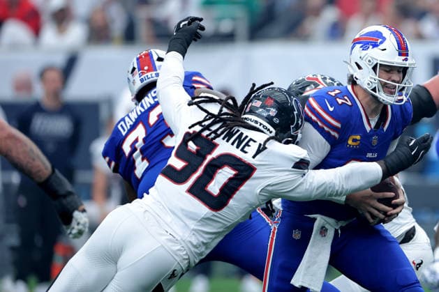 September 13, 2026, Houston, Texas, U.S: Buffalo Bills quarterback Josh Allen (17) is sacked by Houston Texans defensive end Jadeveon Clowney (90) during the first quarter of the NFL, American Football Herren, USA regular season game between the Houston Texans and the Buffalo Bills at Reliant Stadium in Houston, TX on September 13, 2026. Houston U.S - ZUMAw137 20260913_aap_w137_034 Copyright: xErikxWilliamsx