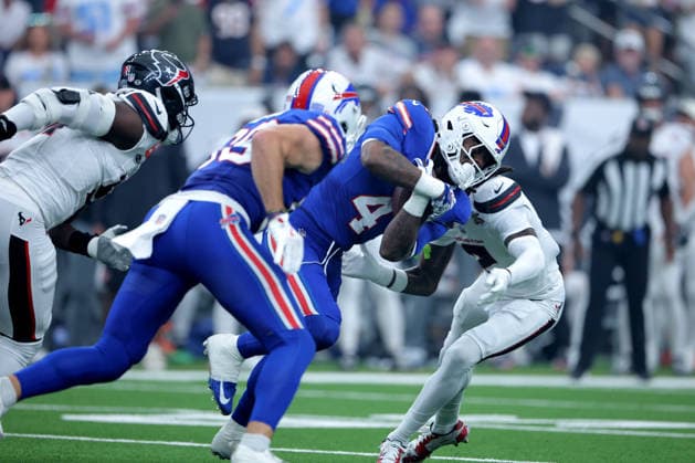 September 13, 2026, Houston, Texas, U.S: Buffalo Bills running back James Cook III (4) carries the ball during the first quarter of the NFL, American Football Herren, USA regular season game between the Houston Texans and the Buffalo Bills at Reliant Stadium in Houston, TX on September 13, 2026. NFL 2026 - Buffalo Bills Vs Houston Texans  - ZUMAw137 20260913_aap_w137_023 Copyright: xErikxWilliamsx