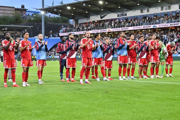 1 Bundesliga: SV Elversberg vs. FC Bayern Munich, September 13, 2026, ELVERSBERG, GERMANY, September 13: The Bayern team celebrates the away victory with the fans after the Bundesliga match between SV Elversberg and FC Bayern Munich on Matchday 3 at the Ursapharm Arena on Kaiserlinde. DFL REGULATIONS PROHIBIT ANY USE OF PHOTOGRAPHS AS IMAGE SEQUENCES AND OR QUASI-VIDEO Copyright: xBEAUTIFULxSPORTS Goldbergx