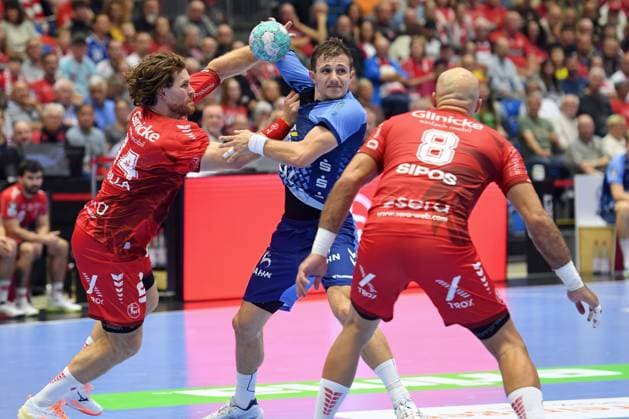 Simone Mengon (TVB Stuttgart) 15 (on the ball), Johannes Golla (MT Melsungen) 14 (L), Adrian Sipos (MT Melsungen) 8, GER, MT Melsungen vs. TVB 1898 Stuttgart, Handball, 1st Bundesliga, Matchday 4, 2026–2027 Season, September 13, 2026, GER, MT Melsungen vs. TVB Stuttgart, Handball, 1st Bundesliga, Matchday 4, 2026–2027 season, September 13, 2026, Kassel Copyright: xEibner-Pressefotox xRolandxSippelx EP_RSL