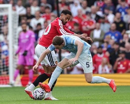 Premier League: Manchester United, ManU v Manchester City Matheus Cunha of Manchester United and Elliot Anderson of Manchester City battle for the ball during the Premier League match Manchester United vs Manchester City at Old Trafford, Manchester, United Kingdom on 13 September 2026 (Photo by Mark Cosgrove News Images) Manchester Old Trafford Greater Manchester United Kingdom Copyright: xMarkxCosgrove NewsxImagesx