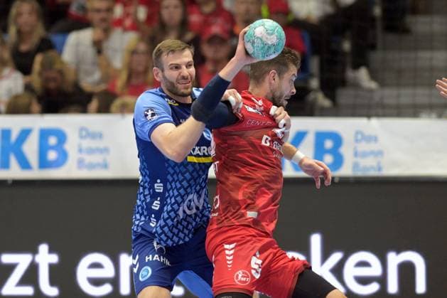 Olle Forsell Schefvert, MT Melsungen 25, on the ball; Samuel Roethlisberger, TVB Stuttgart 17; GER; MT Melsungen vs. TVB 1898 Stuttgart; handball; 1st Bundesliga; Matchday 4; 2026–2027 season; September 13, 2026, GER, MT Melsungen vs. TVB Stuttgart, Handball, 1st Bundesliga, Matchday 4, 2026–2027 season, September 13, 2026, Kassel Copyright: xEibner-Pressefotox xRolandxSippelx EP_RSL