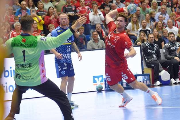 Johannes Golla (MT Melsungen 14) takes a shot; Mateusz Kornecki (goalkeeper, TVB Stuttgart 1 L), Patrick Zieker (TVB Stuttgart 25), GER, MT Melsungen vs. TVB 1898 Stuttgart, handball, Bundesliga 1, Matchday 4, 2026–2027 season, September 13, 2026, GER, MT Melsungen vs. TVB Stuttgart, Handball, 1st Bundesliga, Matchday 4, 2026–2027 season, September 13, 2026, Kassel Copyright: xEibner-Pressefotox xRolandxSippelx EP_RSL