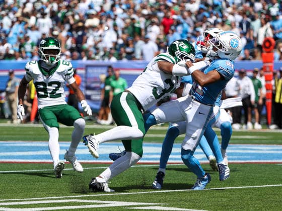 Sep 13, 2026; Nashville, TN, USA; Tennessee Titans cornerback Micah Robinson (21) is hit by New York Jets cornerback Qwan tez Stiggers (37) after calling for a fair catch on a punt during the NFL, American Football Herren, USA regular season game between the New York Jets and Tennessee Titans at Nissan Stadium. Mandatory Credit: -Cal Media Nashville USA - ZUMAc04_ 20260913_zma_c04_049 Copyright: xStephenxFurstx