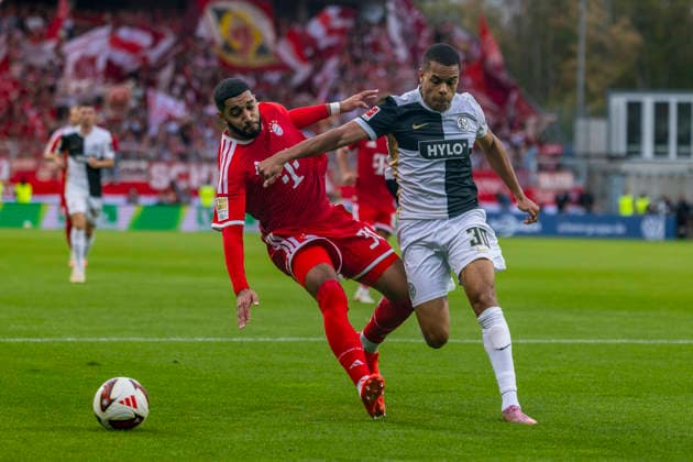 Elversberg, Germany, September 13, 2026, Bundesliga 1, 2026–2027 Season, Matchday 3: SV Elversberg vs. FC Bayern Munich. Pictured from left, in a tackle: Ismael Saibari (FCB) and Jan Gyamerah (SV). DFB and DFL regulations prohibit any use of photographs as image sequences and or quasi-video. URSAPHARM Arena an der Kaiserlinde, Saarland Copyright: xFotostandx xSchäferx