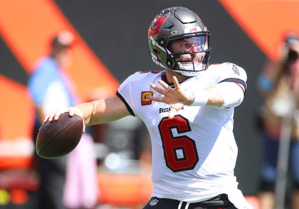 CINCINNATI, OH - SEPTEMBER 13: Tampa Bay Buccaneers quarterback Baker Mayfield 6 passes in a game between the Tampa Bay Buccaneers and the Cincinnati Bengals on September 13, 2026, at Paycor Stadium in Cincinnati, OH. (Photo by Jeff Moreland Icon Sportswire) NFL, American Football Herren, USA SEP 13 Buccaneers at Bengals EDITORIAL USE ONLY Icon168260913009