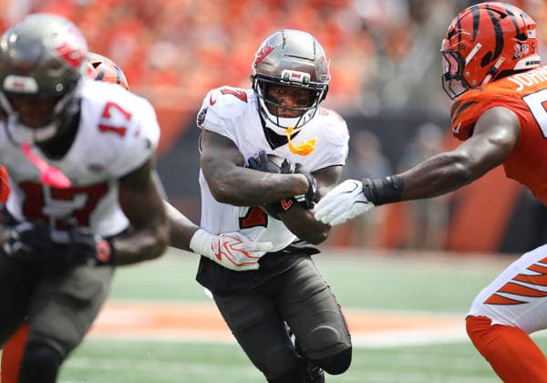 CINCINNATI, OH - SEPTEMBER 13: Tampa Bay Buccaneers running back Bucky Irving 7 runs the ball in a game between the Tampa Bay Buccaneers and the Cincinnati Bengals on September 13, 2026, at Paycor Stadium in Cincinnati, OH. (Photo by Jeff Moreland Icon Sportswire) NFL, American Football Herren, USA SEP 13 Buccaneers at Bengals EDITORIAL USE ONLY Icon168260913010