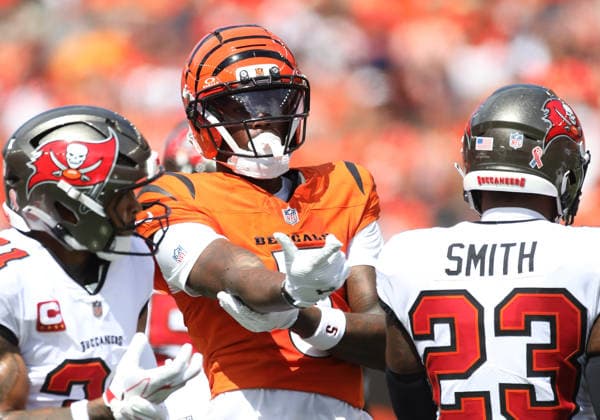 CINCINNATI, OH - SEPTEMBER 13: Cincinnati Bengals wide receiver Tee Higgins 5 reacts after a first down in a game between the Tampa Bay Buccaneers and the Cincinnati Bengals on September 13, 2026, at Paycor Stadium in Cincinnati, OH. (Photo by Jeff Moreland Icon Sportswire) NFL, American Football Herren, USA SEP 13 Buccaneers at Bengals EDITORIAL USE ONLY Icon168260913019