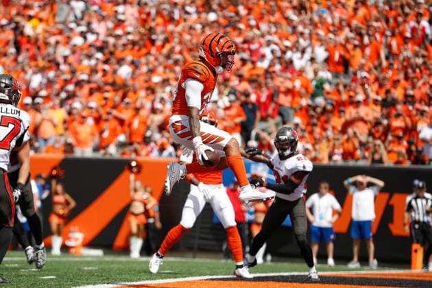 CINCINNATI, OH - SEPTEMBER 13: Cincinnati Bengals running back Chase Brown (30) leaps into the end zone for a touchdown during the game between the Tampa Bay Buccaneers and the Cincinnati Bengals at Paycor Stadium on September 13, 2026 in Cincinnati, OH. (Photo by Ian Johnson Icon Sportswire) NFL, American Football Herren, USA SEP 13 Buccaneers at Bengals EDITORIAL USE ONLY Icon260913005